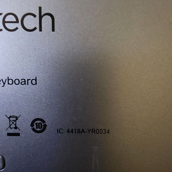 Logitech Tablet Keyboard for Bluetooth With Case Y-R0034 - Picture 9 of 9